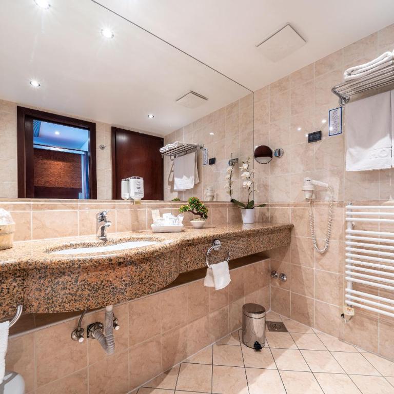 Hotel Princess - Double or Twin Room with Balcony - 2
