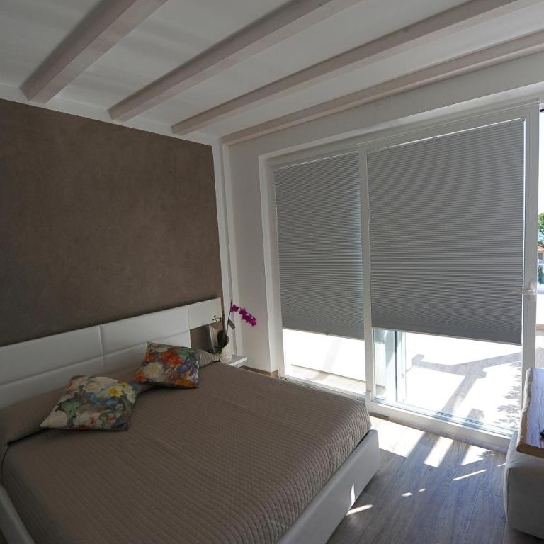 Conero Suites - Camera Matrimoniale con Balcone e Vista Mare - 6