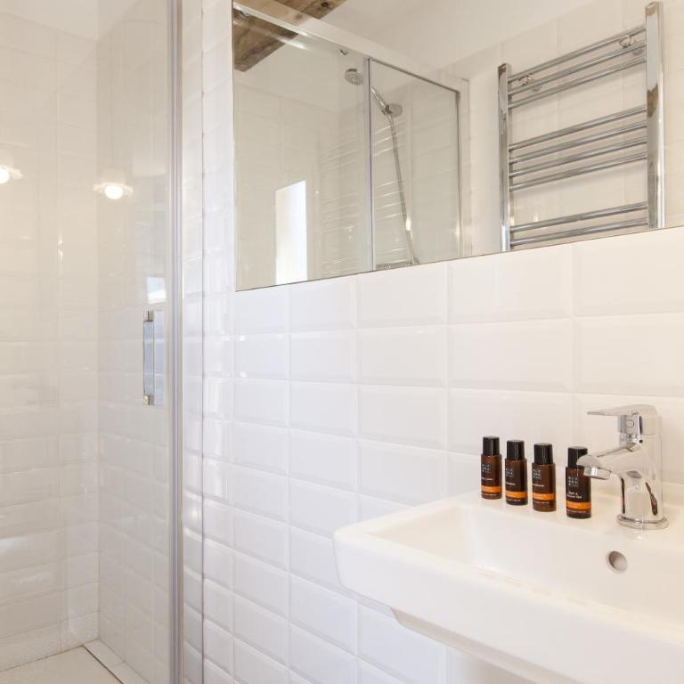 Aspasios Charming Flats - One-Bedroom Penthouse Apartment - 13