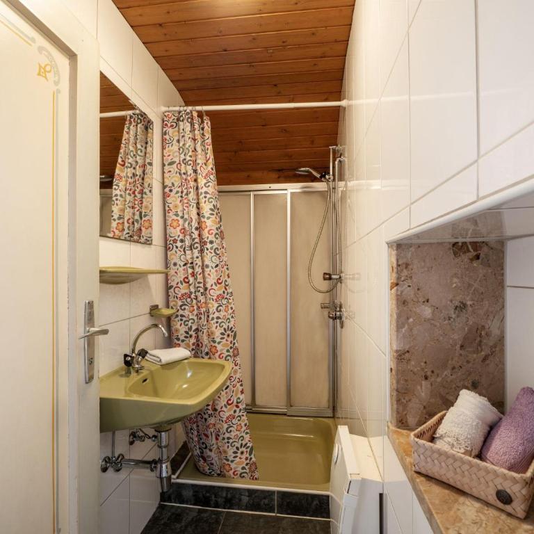 Haus Sabine Braunegger - Apartment mit 3 Schlafzimmern und Dusche - 8