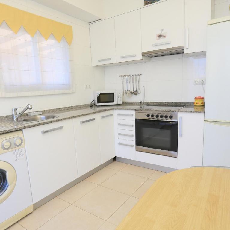 LITORAL COSTA DORADA - VILLA MAGNOLIA Only families - Three-Bedroom House - 9