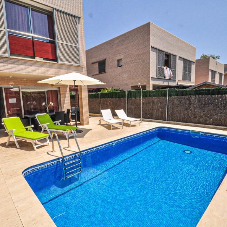 LITORAL COSTA DORADA - VILLA MAGNOLIA Only families - Three-Bedroom House - 30