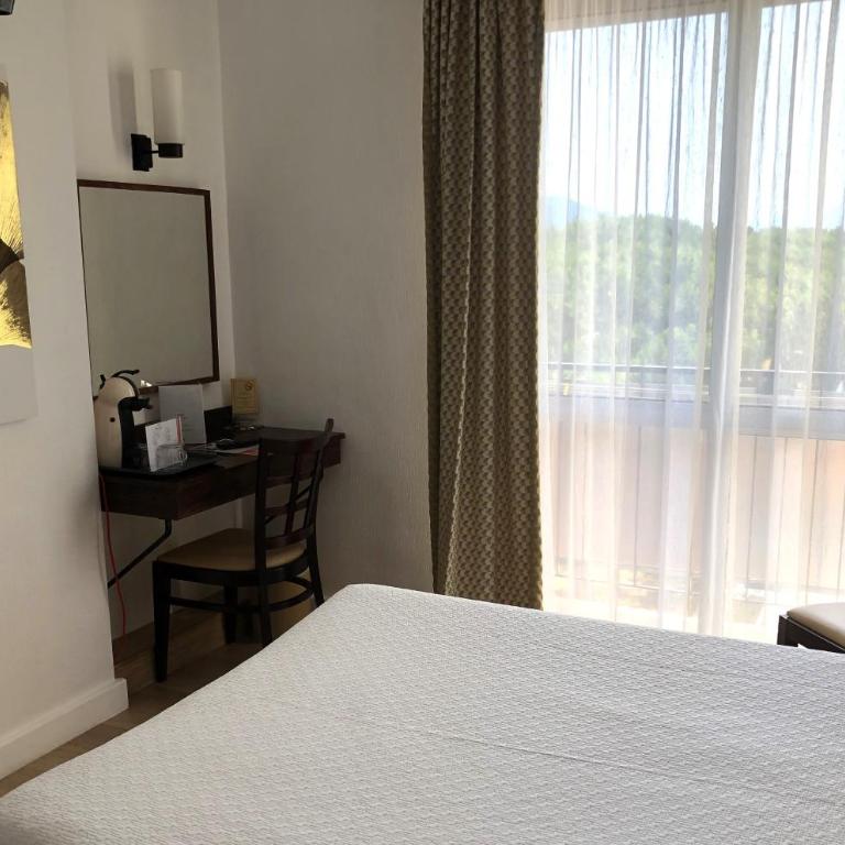 Plage des Pins - Chambre Double - Vue sur Piscine - 1