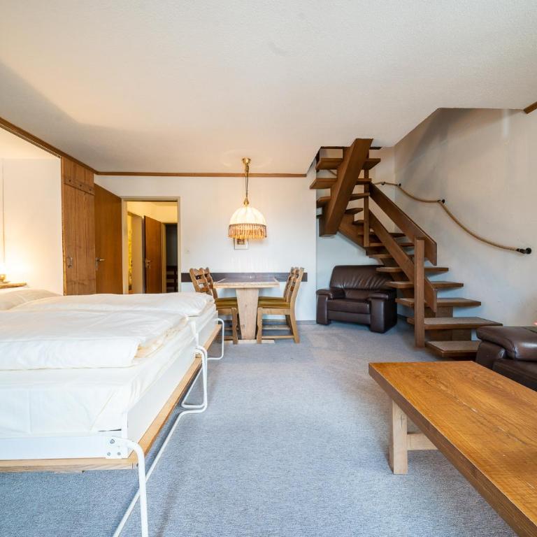 6404 Geraeumige 2,5 Maisonette-Wohnung im Dachgeschoss mit Balkon und Blick auf den Inn - Apartment mit Balkon - 1