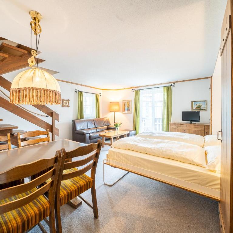 6404 Geraeumige 2,5 Maisonette-Wohnung im Dachgeschoss mit Balkon und Blick auf den Inn - Apartment mit Balkon - 2