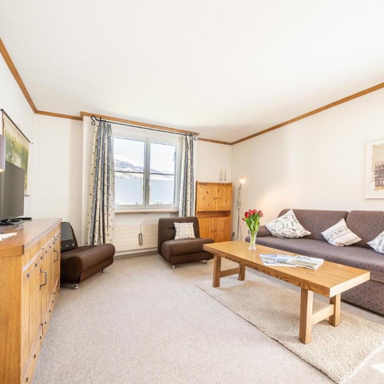 7004 Gemuetlich eingerichtete Wohnung mit wunderschoen bewachsener Terrasse - Apartment mit Balkon - 1