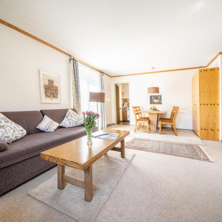 7004 Gemuetlich eingerichtete Wohnung mit wunderschoen bewachsener Terrasse - Apartment mit Balkon - 3