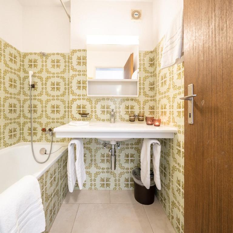 7202 Zweckmaessig eingerichteten Wohnung mit gedecktem Balkon - Apartment mit Balkon - 10