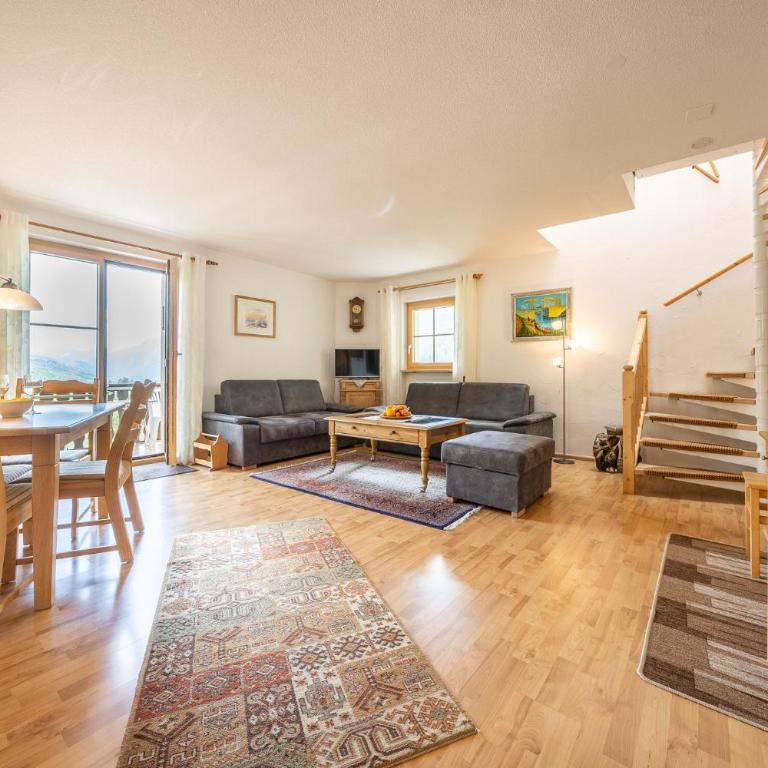 9404 Renovierte Maisonettewohnung im modernen Landhausstil und Balkon mit tollem Ausblick - Apartment mit Balkon - 3
