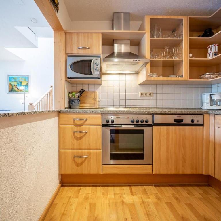9404 Renovierte Maisonettewohnung im modernen Landhausstil und Balkon mit tollem Ausblick - Apartment mit Balkon - 10