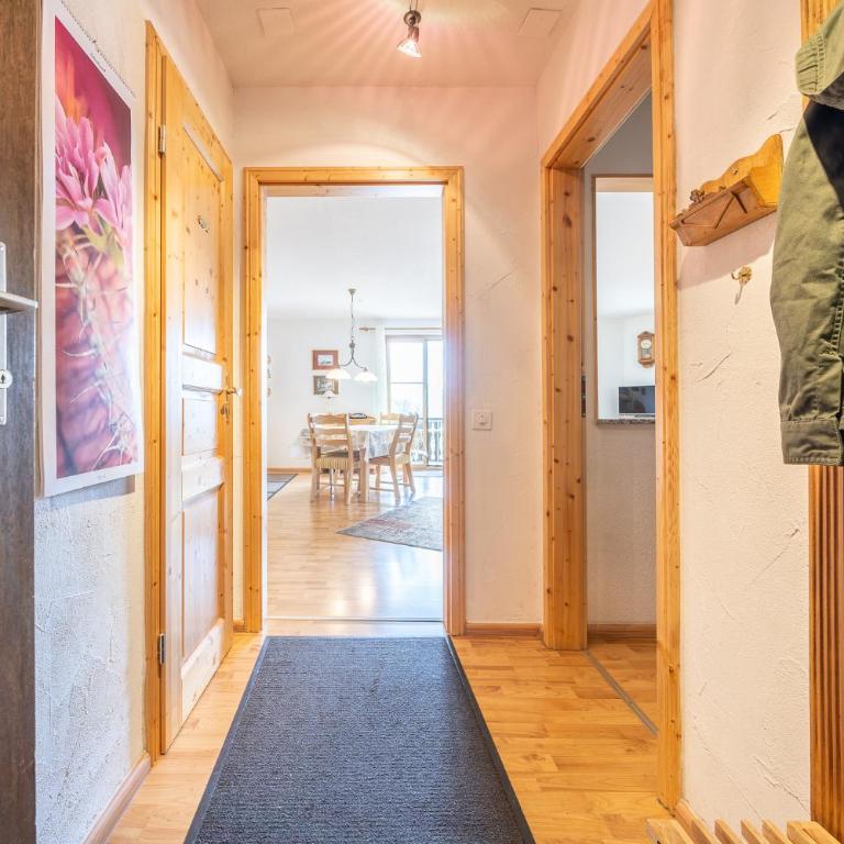 9404 Renovierte Maisonettewohnung im modernen Landhausstil und Balkon mit tollem Ausblick - Apartment mit Balkon - 14