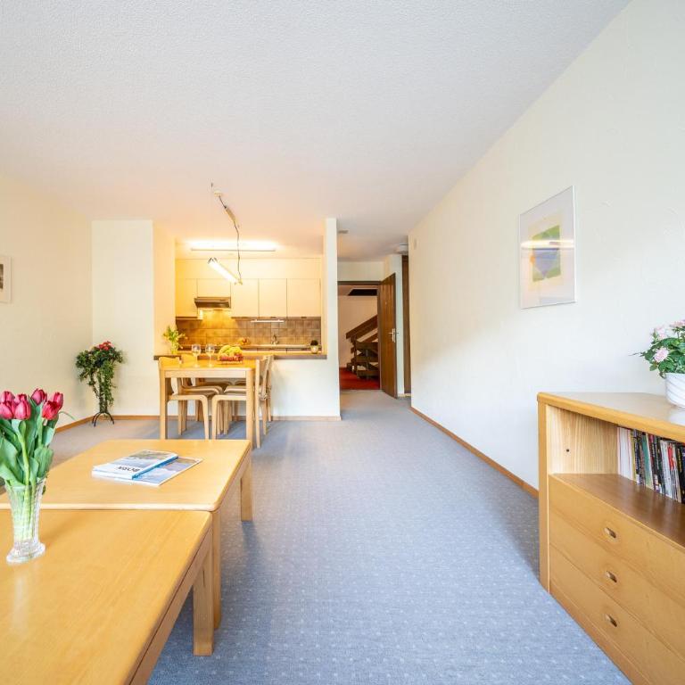 PL 202 Lichtdurchflutete Wohnung mit grossem Balkon Richtung Scuol - Apartment mit Balkon - 2