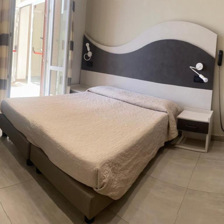Hotel Roma - Camera Matrimoniale/Doppia con Letti Singoli - 1