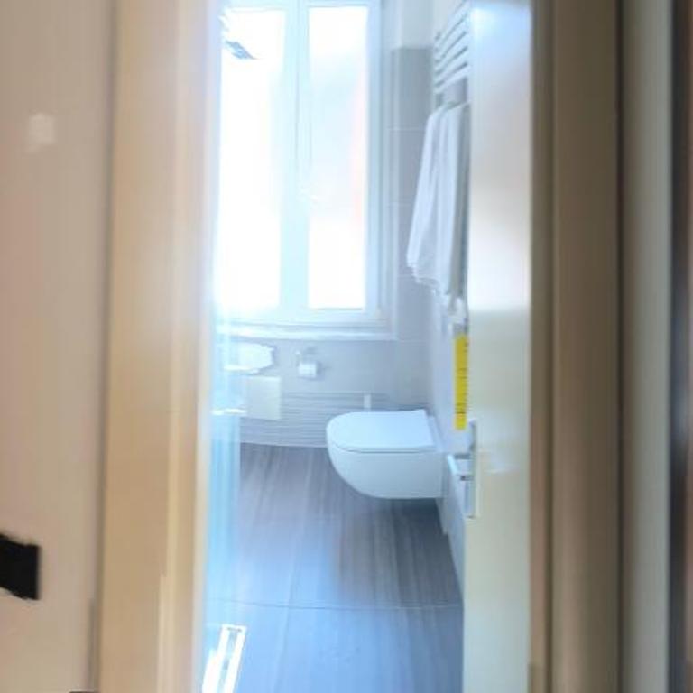 Hotel Roma - Camera Familiare con Bagno Privato - 1