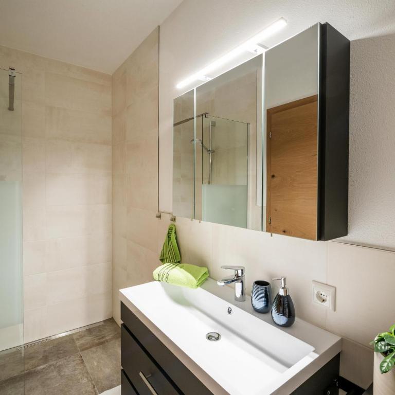 Haus SaRo - Doppelzimmer mit Dusche - 4