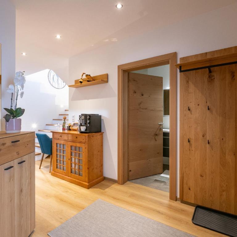 Haus SaRo - Doppelzimmer mit Dusche - 2