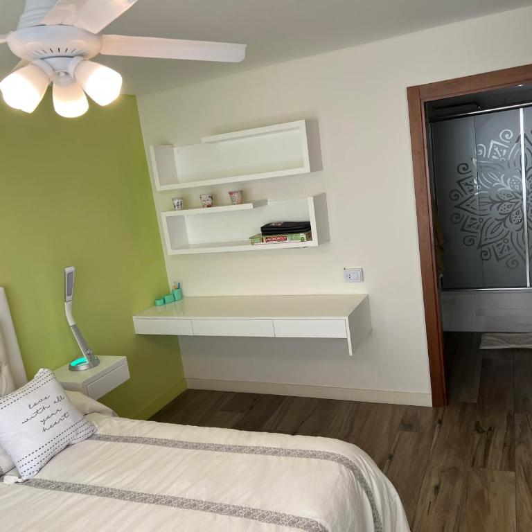 Alucinante departamento en La Perla 3 ambientes con aire acondicionado y calefacción central - Apartamento de 2 dormitorios - 3