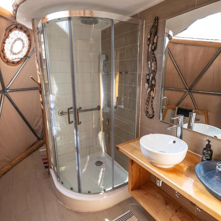 EcoCamp Patagonia - Double or Twin Suite with Private Bathroom - 8