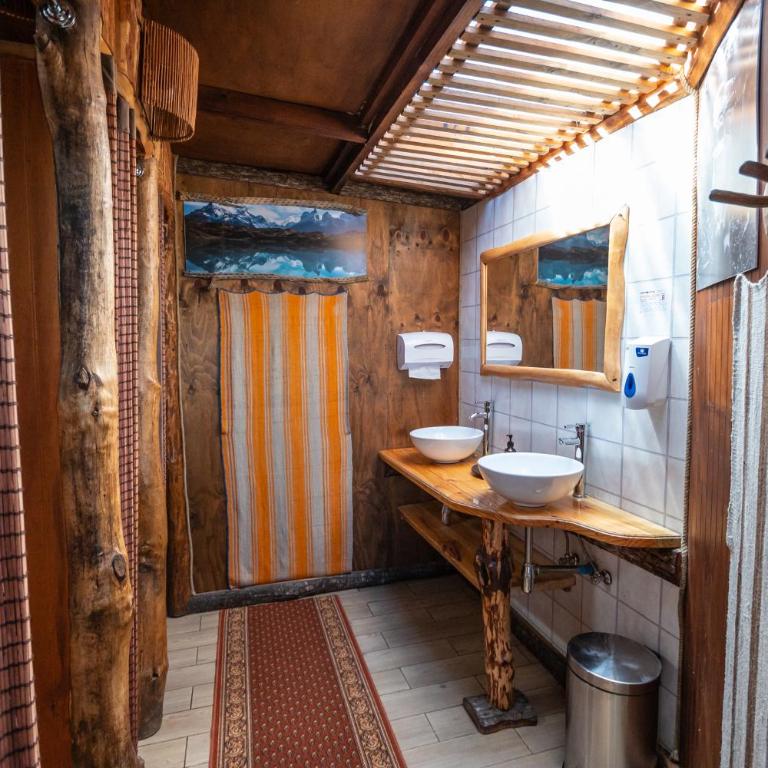 EcoCamp Patagonia - Basic Double or Twin Room with Shared Bathroom - 13