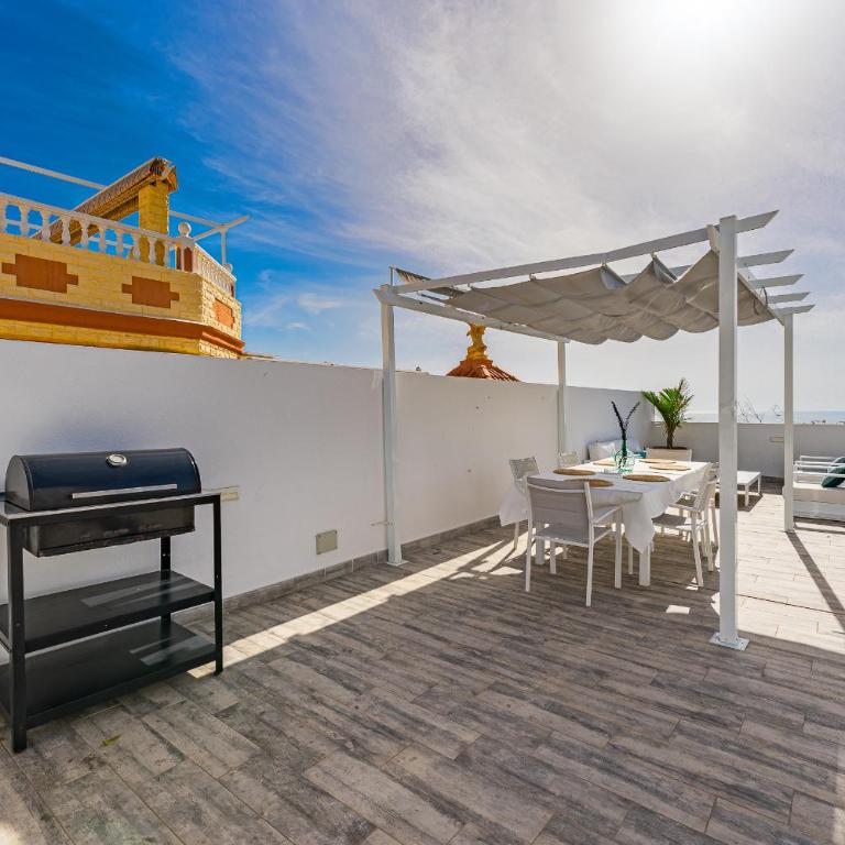Fabulous contemporary 5 bedroom villa with private heated pool, sleeps max 13 - Villa - 4
