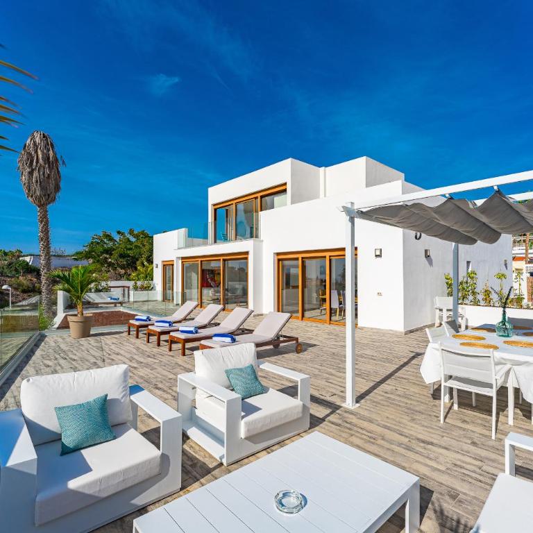 Fabulous contemporary 5 bedroom villa with private heated pool, sleeps max 13 - Villa - 1