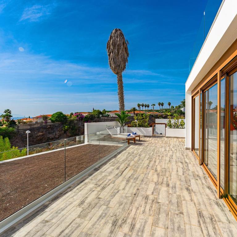 Fabulous contemporary 5 bedroom villa with private heated pool, sleeps max 13 - Villa - 9