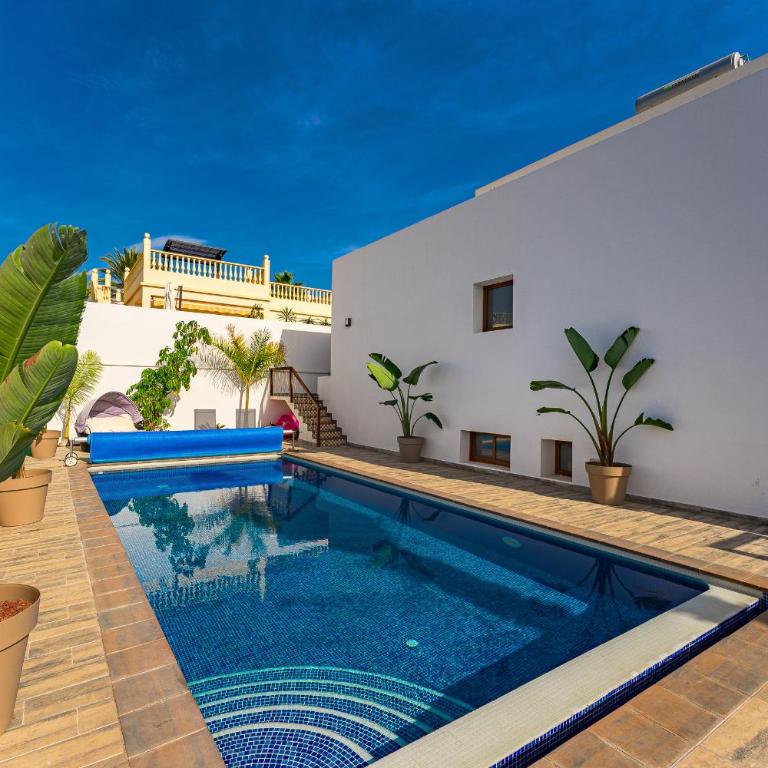 Fabulous contemporary 5 bedroom villa with private heated pool, sleeps max 13 - Villa - 15