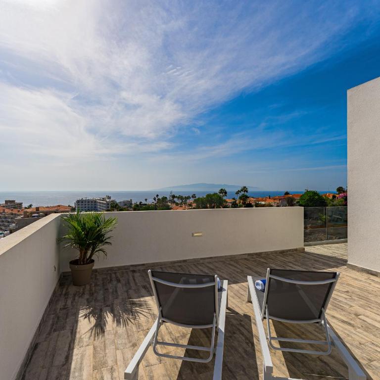 Fabulous contemporary 5 bedroom villa with private heated pool, sleeps max 13 - Villa - 17