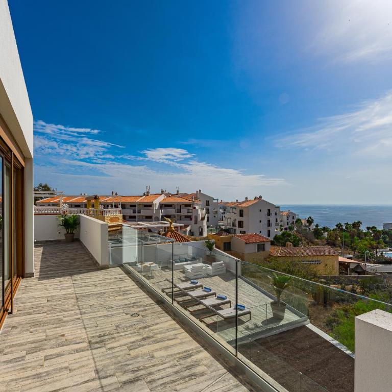 Fabulous contemporary 5 bedroom villa with private heated pool, sleeps max 13 - Villa - 18
