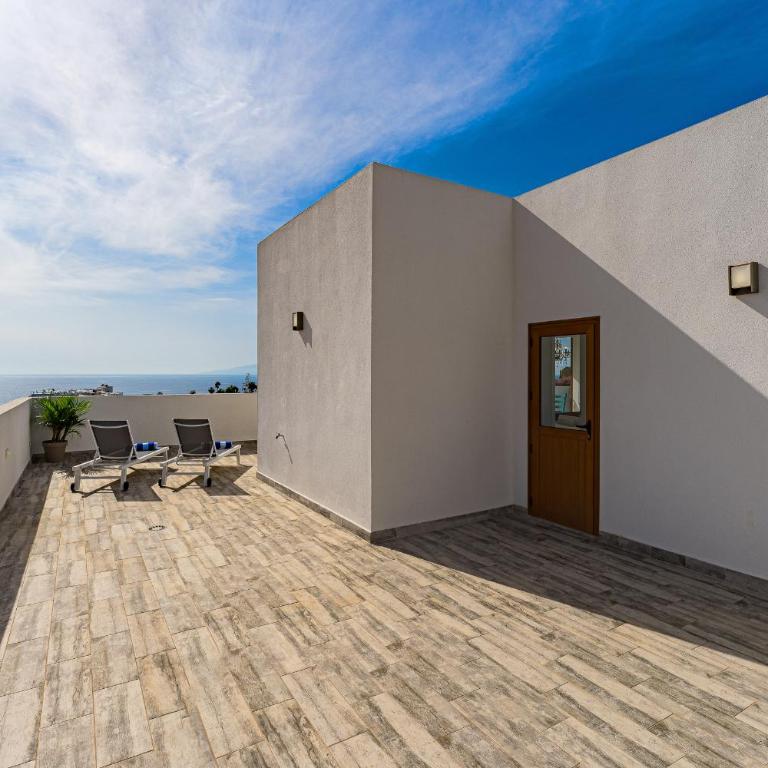 Fabulous contemporary 5 bedroom villa with private heated pool, sleeps max 13 - Villa - 23