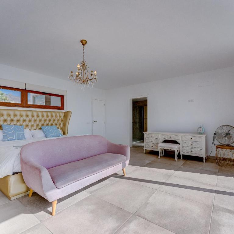 Fabulous contemporary 5 bedroom villa with private heated pool, sleeps max 13 - Villa - 28