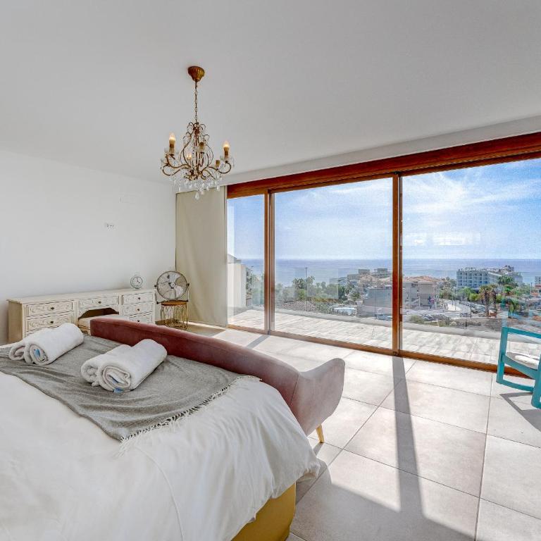 Fabulous contemporary 5 bedroom villa with private heated pool, sleeps max 13 - Villa - 29