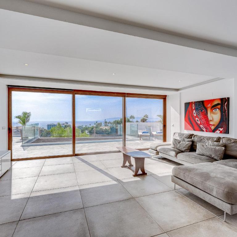 Fabulous contemporary 5 bedroom villa with private heated pool, sleeps max 13 - Villa - 34