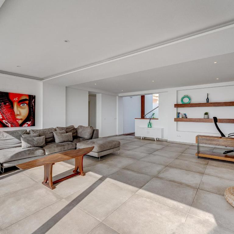 Fabulous contemporary 5 bedroom villa with private heated pool, sleeps max 13 - Villa - 38