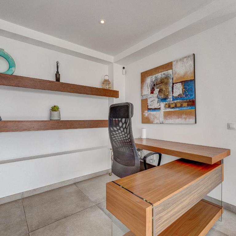 Fabulous contemporary 5 bedroom villa with private heated pool, sleeps max 13 - Villa - 40