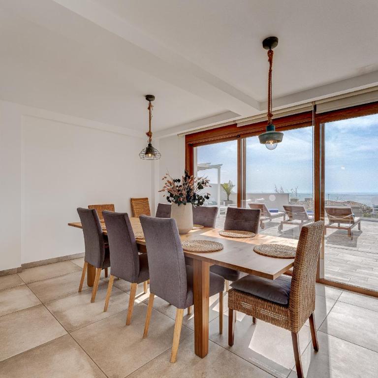 Fabulous contemporary 5 bedroom villa with private heated pool, sleeps max 13 - Villa - 42