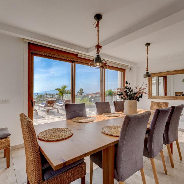 Fabulous contemporary 5 bedroom villa with private heated pool, sleeps max 13 - Villa - 43