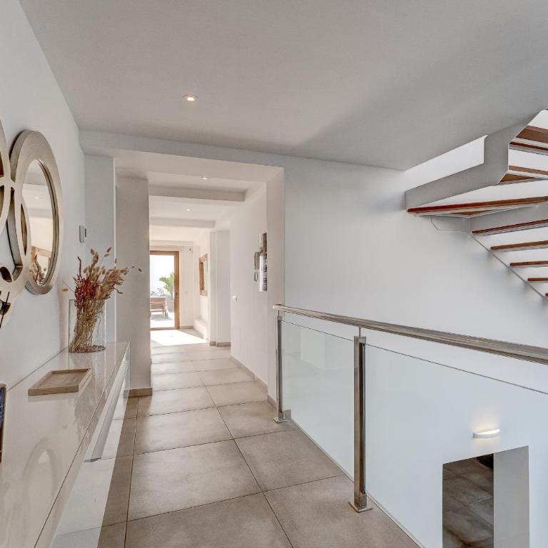 Fabulous contemporary 5 bedroom villa with private heated pool, sleeps max 13 - Villa - 51