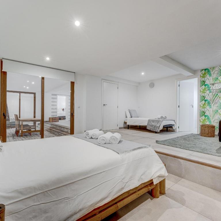 Fabulous contemporary 5 bedroom villa with private heated pool, sleeps max 13 - Villa - 68