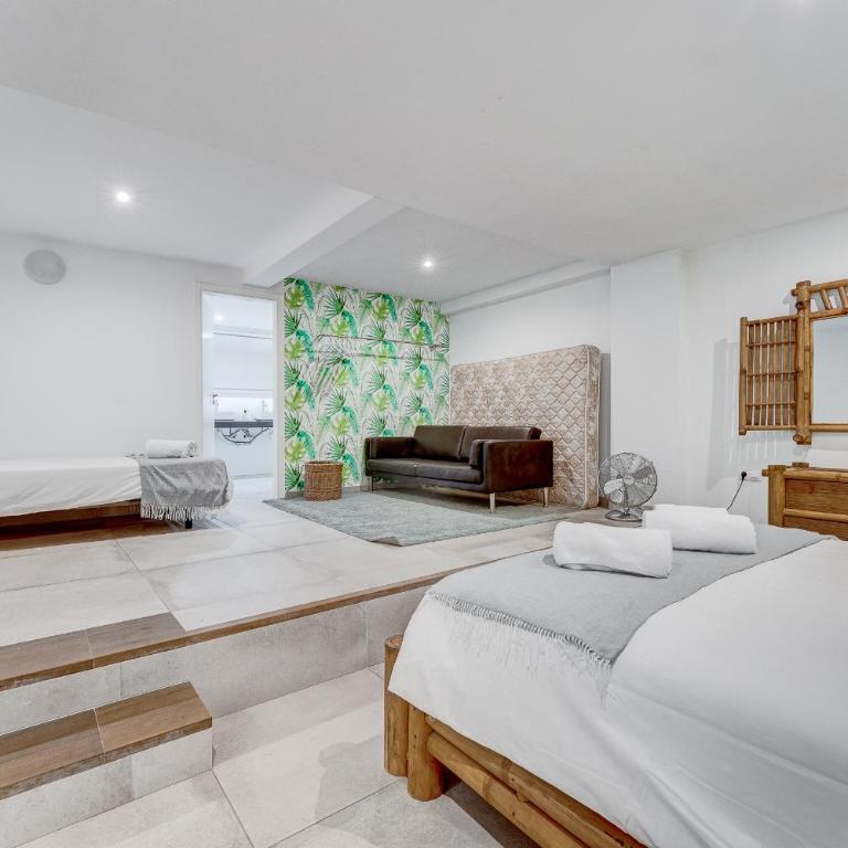 Fabulous contemporary 5 bedroom villa with private heated pool, sleeps max 13 - Villa - 69