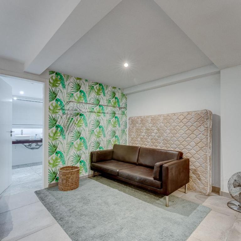Fabulous contemporary 5 bedroom villa with private heated pool, sleeps max 13 - Villa - 72