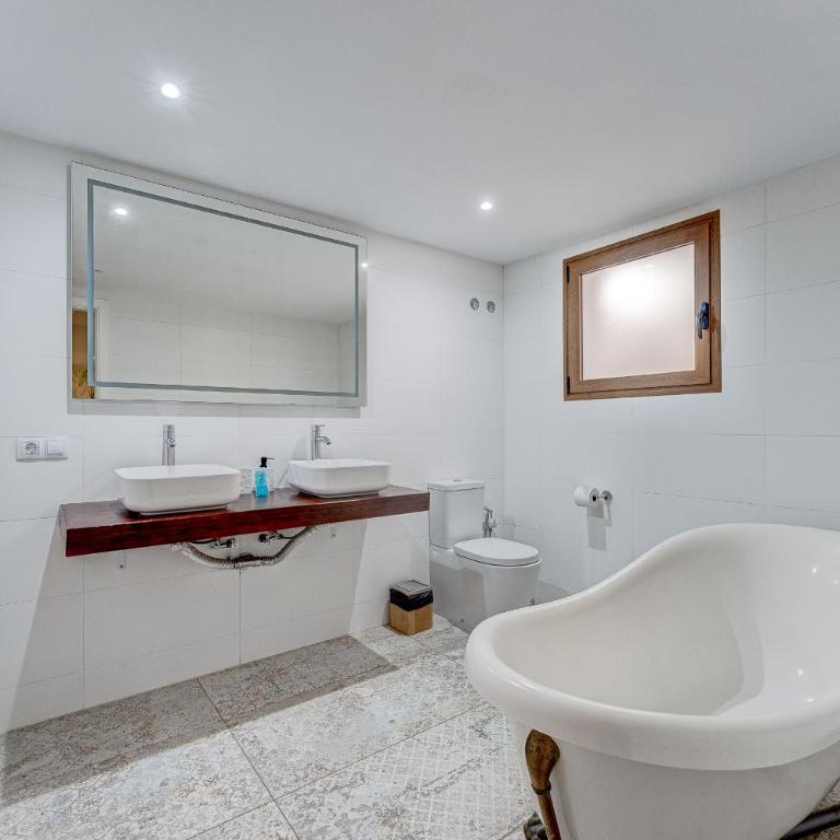 Fabulous contemporary 5 bedroom villa with private heated pool, sleeps max 13 - Villa - 71