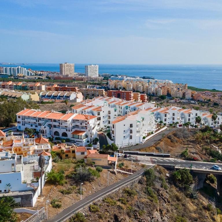 Fabulous contemporary 5 bedroom villa with private heated pool, sleeps max 13 - Villa - 88