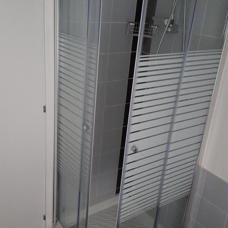 B&B Sleep & Zupp - Camera Matrimoniale/Doppia con Letti Singoli con Bagno Privato - 8
