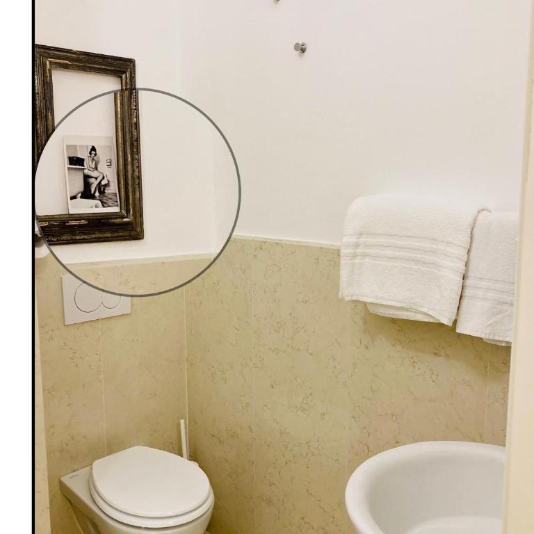 UN PUNTO A VERONA - Camera Tripla con Bagno Privato Esterno - 5