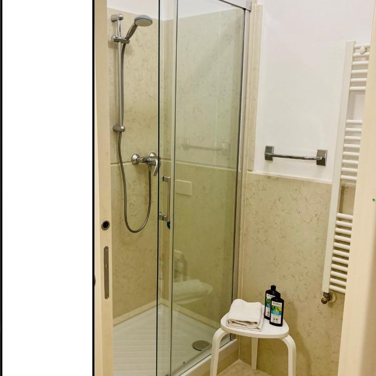 UN PUNTO A VERONA - Camera Tripla con Bagno Privato Esterno - 2