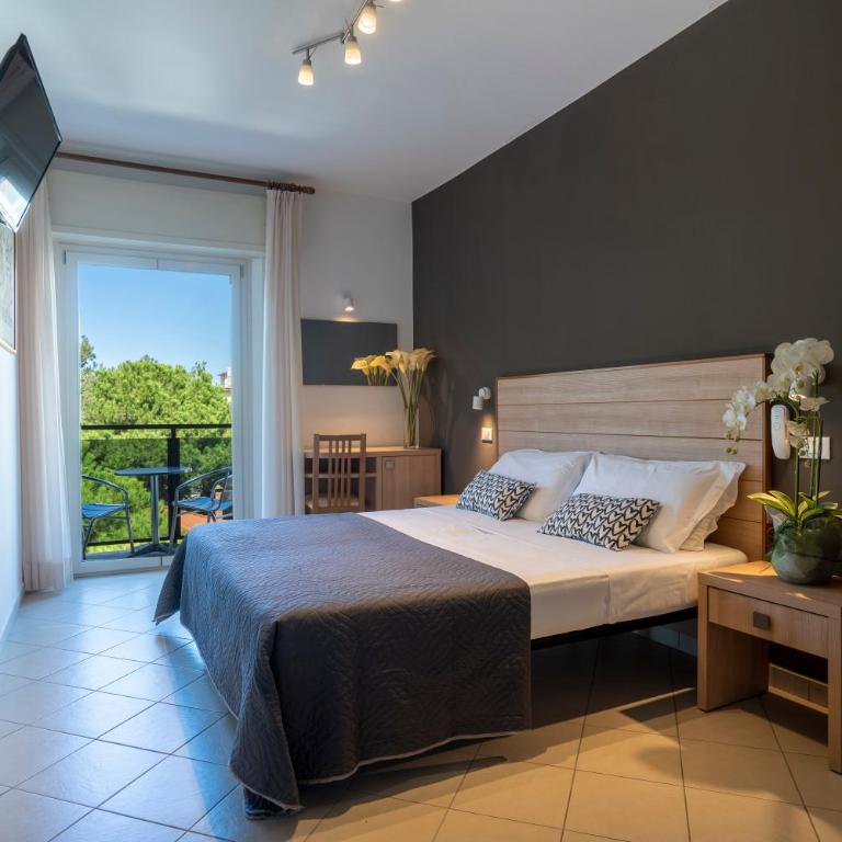 Hotel Mocambo Riccione CENTRALISSIMO AL MARE - Comfort Double or Twin Room - 1