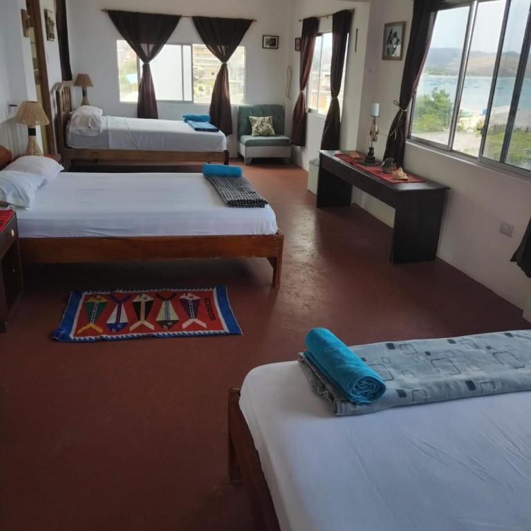 Hospedaje Algarrobo Machalilla - Habitación Familiar con vistas al mar - 1