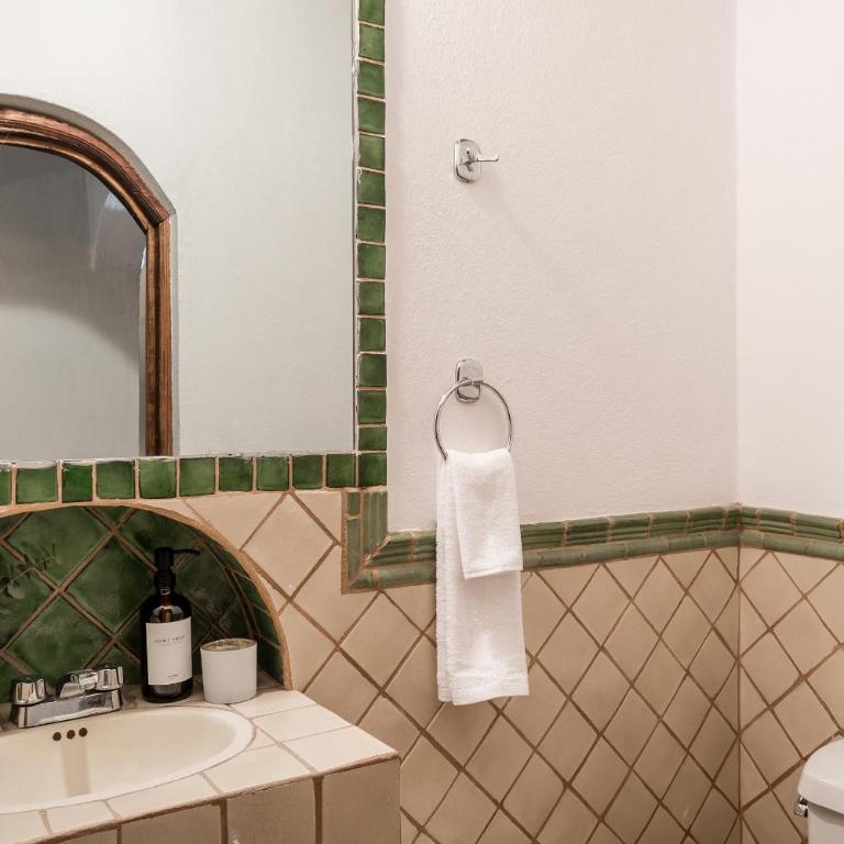 3BR Garden Home with Rooftop & Garage in Centro San Miguel de Allende - Three-Bedroom House - 32