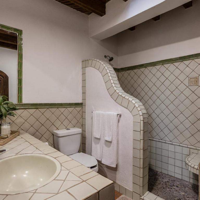 3BR Garden Home with Rooftop & Garage in Centro San Miguel de Allende - Three-Bedroom House - 31